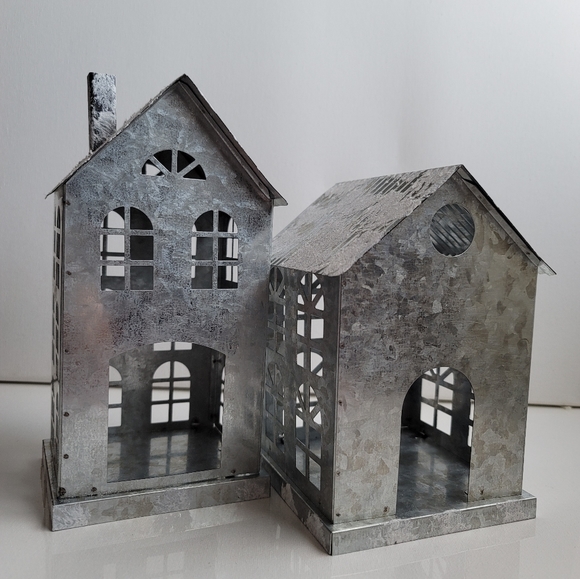 New Christmas Decorative Tin Houses with Snowy roof - Picture 2 of 4